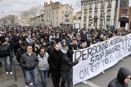 Δύο νεκροί σε αστυνομικούς ελέγχους και νύχτες εμπρησμών στη Γαλλία