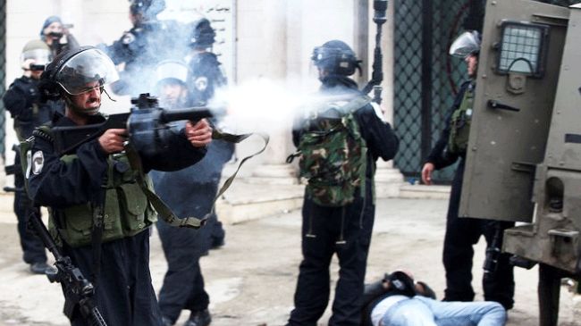 Παλαιστίνιος διαδηλωτής σε κρίσιμη κατάσταση μετά από ευθεία βολή όπλου εκτόξευσης δακρυγόνων
